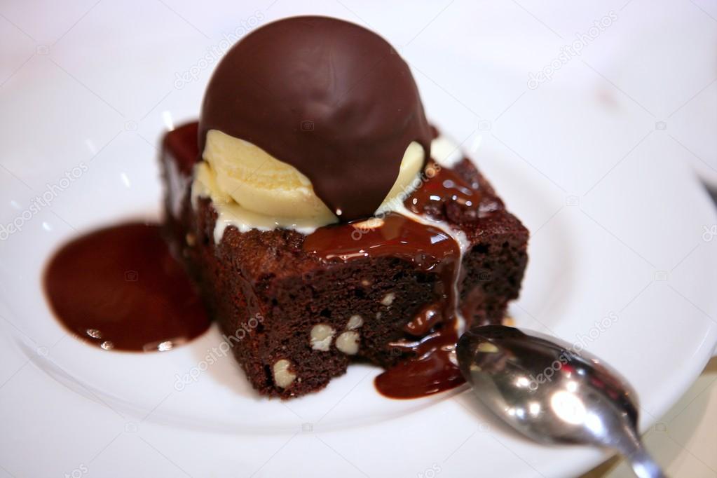 [FOTO] Brownie de chocolate com sorvete