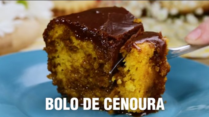 [FOTO] Bolo de Cenoura com Calda de Chocolate